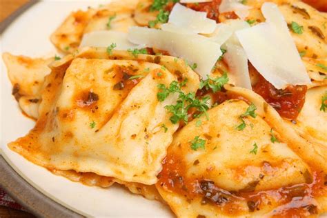 what-sauce-to-serve-with-spinach-ravioli-4-best image