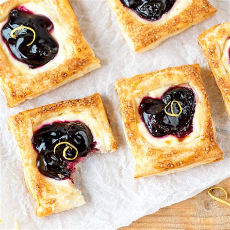 how-to-make-puff-pastry-with-cheesecake-and-cherry image