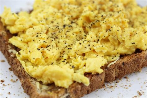 scrambled-eggs-on-toast-a-quick-and-nutritious-way image
