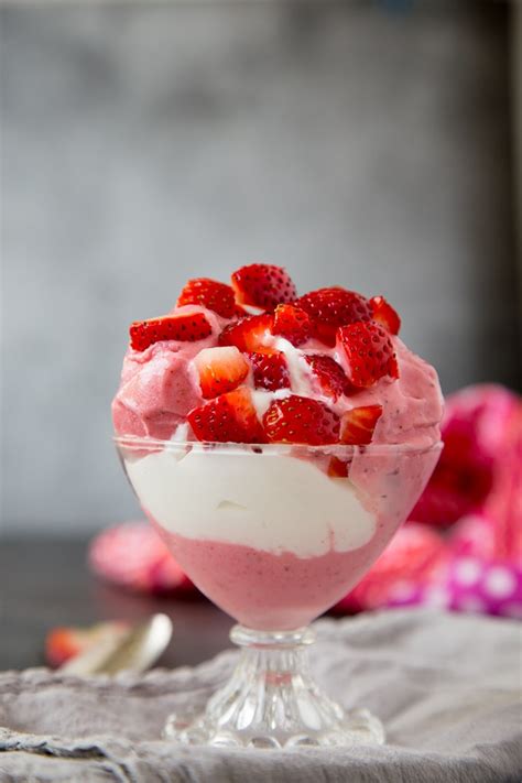 strawberry-frozen-yogurt-easy-no-churn-simple image