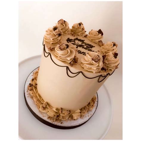 coffee-buttercream-icing-cake-decorating image