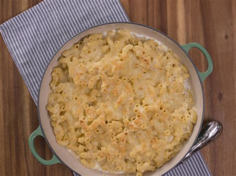 zesty-mac-and-cheese-recipe-haylie-duff-cooking image