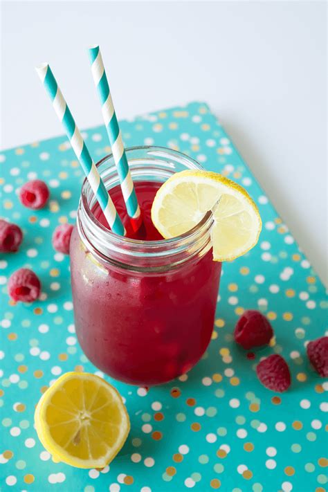 light-refreshing-raspberry-iced-tea-a-pretty-fix image