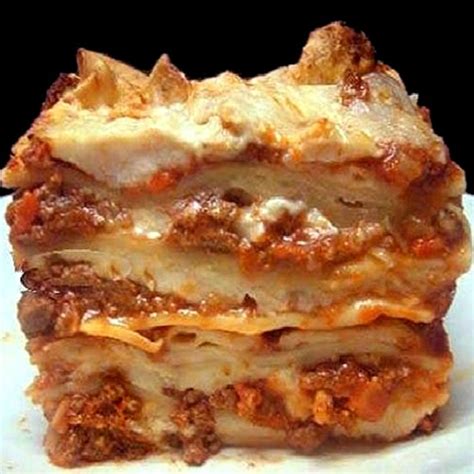 lasagna-bolognese-with-bechamel-sauce-bigovencom image