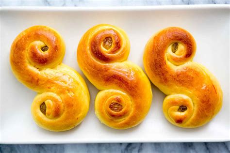 st-lucia-saffron-buns-recipe-swedish-lussekatter-rolls image