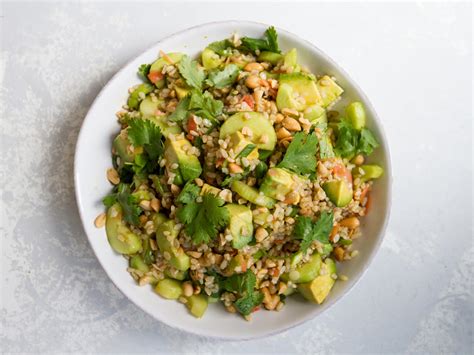 brown-rice-salad-with-avocado-saveur image