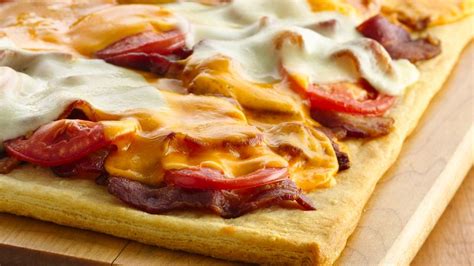 bacon-and-cheese-crescent-pizza-recipe-pillsburycom image