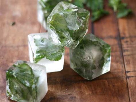 7-genius-flavored-ice-cube-recipes-readers-digest image