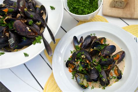 steamed-mussels-in-a-beer-cream-and-garlic-sauce-farmers-dairy image