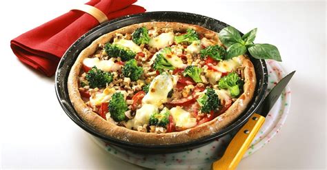 vegetable-deep-dish-pizza-recipe-eat-smarter-usa image