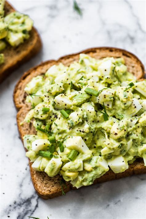avocado-egg-salad-healthy-creamy-isabel-eats image