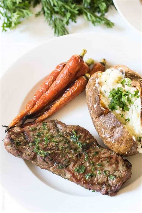 ny-steak-with-cilantro-garlic-sauce-tastes-lovely image