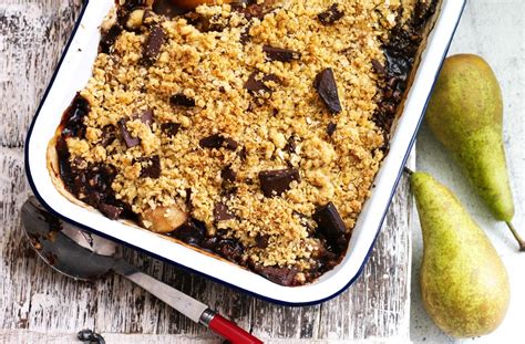 spiced-pear-and-chocolate-crumble-tesco-real-food image