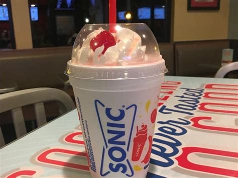 best-fast-food-strawberry-milkshakes-insider image