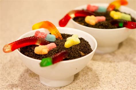 dirt-cake-with-gummy-worms-with-pictures image