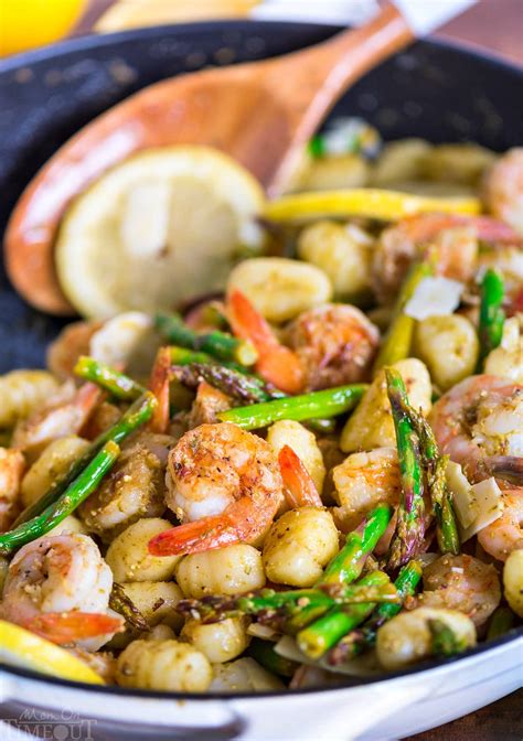 20-minute-pesto-shrimp-with-gnocchi-and-asparagus image