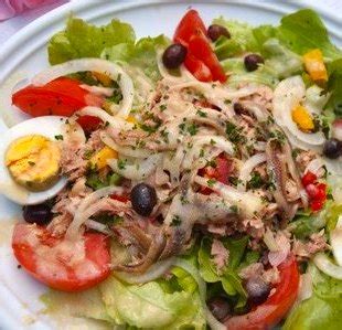 salade-nicoise-traditionnelle-recipe-bonjour-paris image