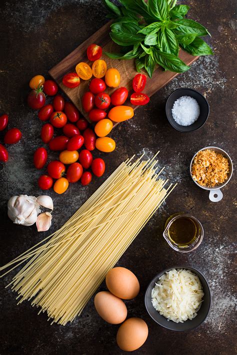 spaghetti-with-tomatoes-basil-and-toasted-bread-crumbs image