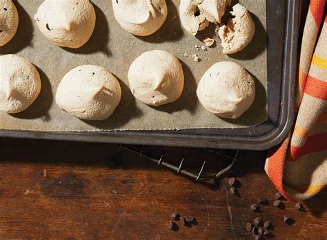 low-calorie-coffee-and-chocolate-meringue-cookie image