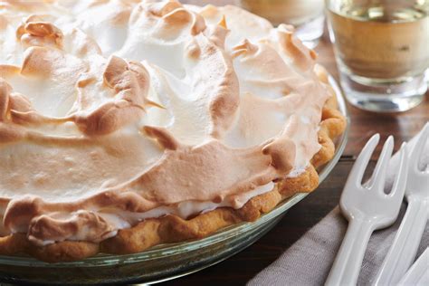 classic-lemon-meringue-pie-recipe-the-mom-100 image