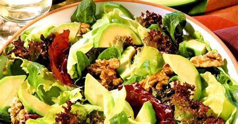 10-best-mixed-green-salad-with-avocado image