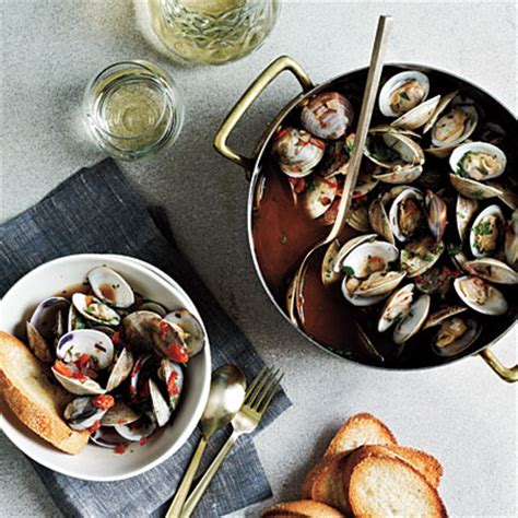 steamed-clams-with-white-wine-and-tomatoes image