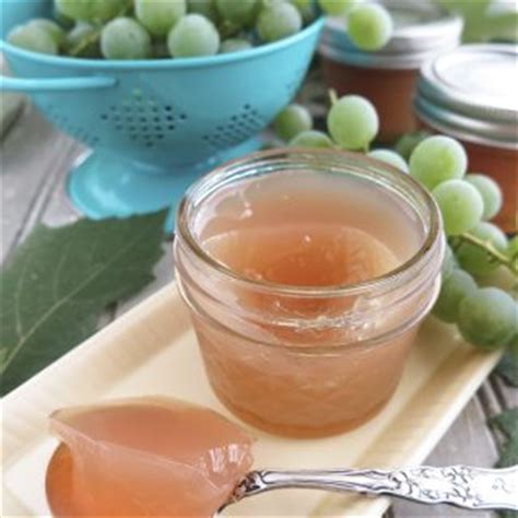 sugar-free-white-grape-and-ginger-jelly-with-pomona-pectin image