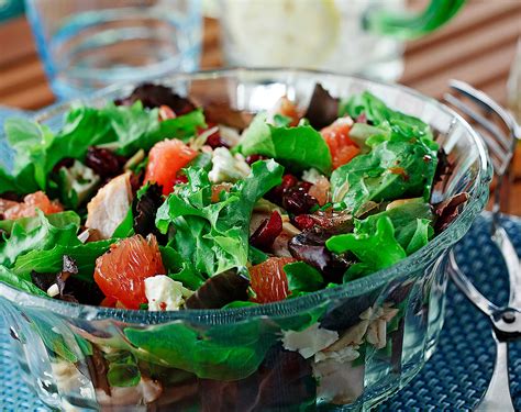 grilled-grapefruit-and-chicken-salad-eat-well image
