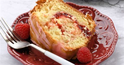 raspberry-swirl-cake-recipe-24bite image