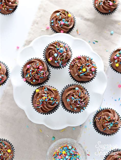 one-bowl-chocolate-cupcakes-with-chocolate-buttercream image