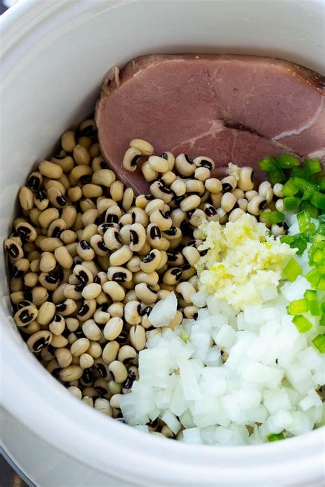 slow-cooker-black-eyed-peas-dinner-at-the-zoo image