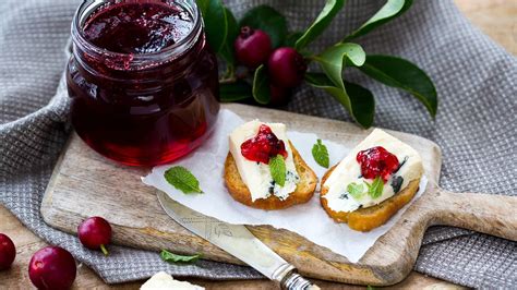 guava-jelly-eat-well-recipe-nz-herald image