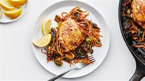 fideos-with-chicken-thighs-and-kale-recipe-bon image