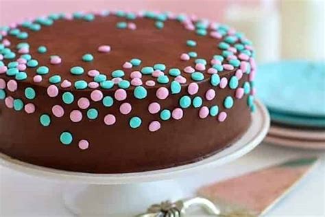 gender-reveal-surprise-inside-cake-i-am-baker image