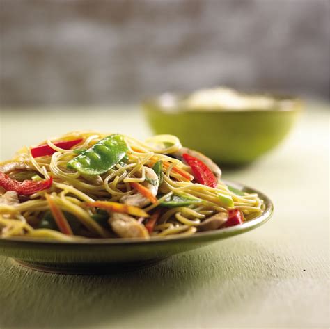 angel-hair-pasta-with-chicken-and-vegetables-prevention image