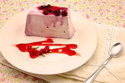 frozen-strawberry-meringue-torte-reform-judaism image