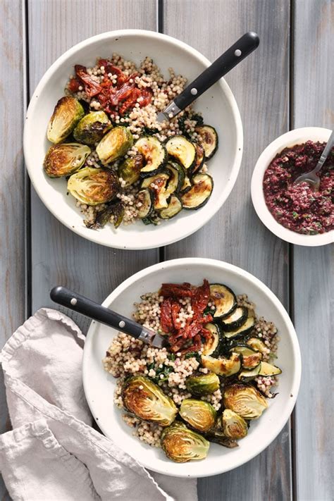 vegetable-acini-di-pepe-bowl-with-olive-sauce-delallo image