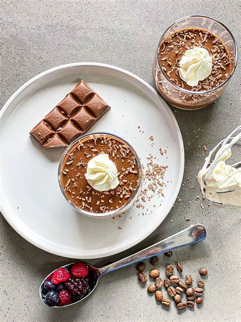 light-and-fluffy-chocolate-mousse-recipe-food-voyageur image
