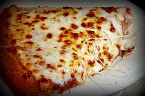how-to-make-pizza-hut-style-cheese-garlic-bread image