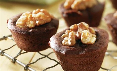chocolate-raspberry-brownie-bites-with-walnuts image