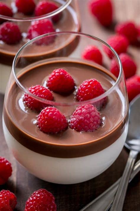 vanilla-mousse-with-chocolate-video image