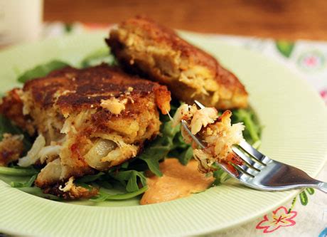 traditional-new-england-crab-cakes-the-perfect image