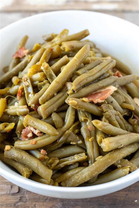 southern-style-seasoned-green-beans-with-bacon-the image