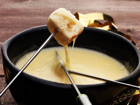 crock-pot-fontina-and-gruyere-cheese-fondue image