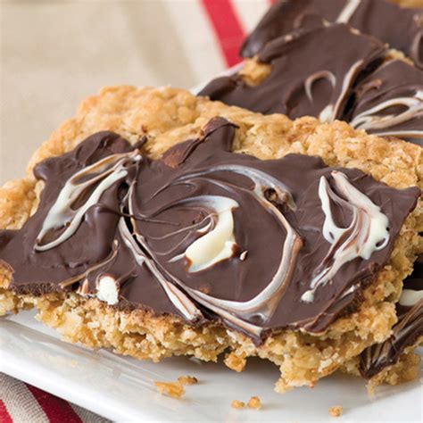 oatmeal-chocolate-chip-cookie-brittle-recipe-quaker-oats image