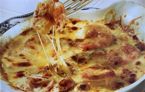 gratin-of-tiger-prawns-with-chilli-and-cheese image
