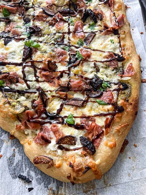 fig-and-prosciutto-pizza-with-caramelized-onions-sip image