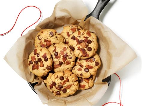 peanut-butter-chocolate-chip-bacon-cookies-food image