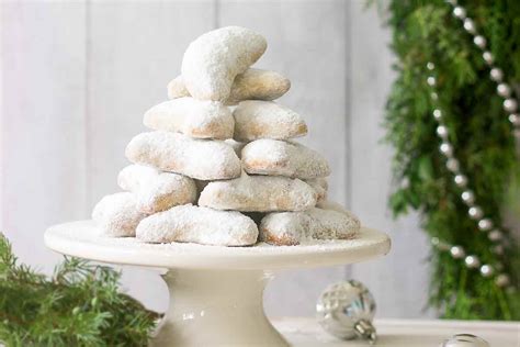 walnut-crescent-cookies-recipe-leites-culinaria image