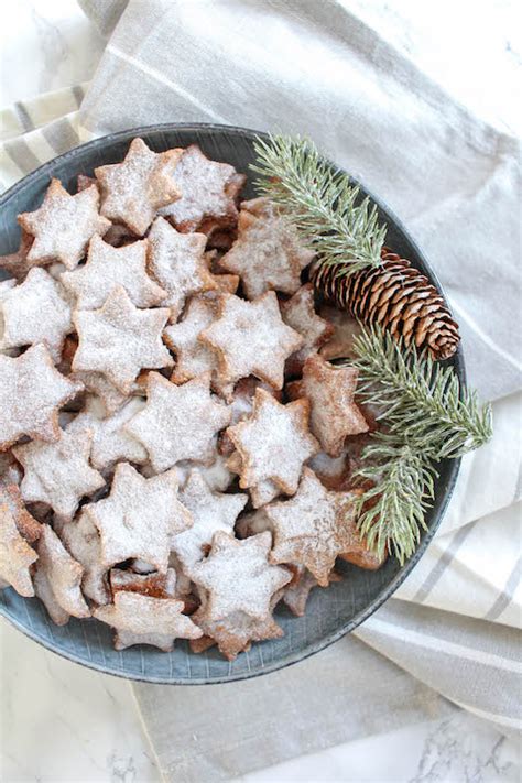 healthy-almond-and-cinnamon-christmas-stars image